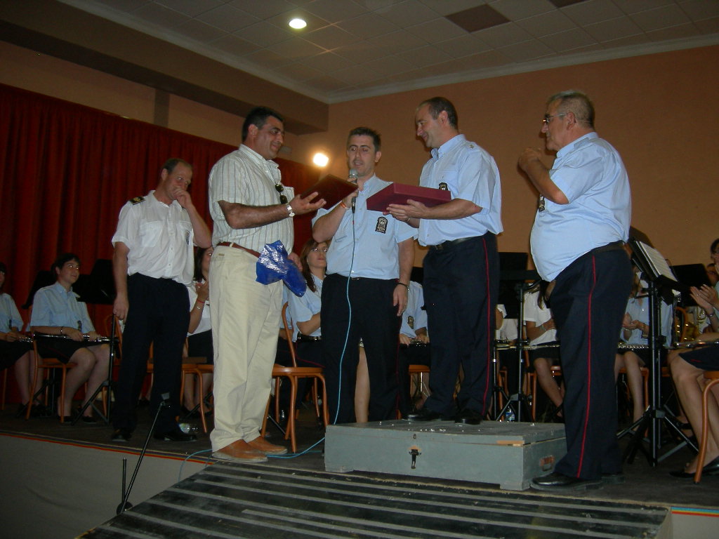 Entrega de placa por parte del Ayuntamiento de la Alberca de Zancara